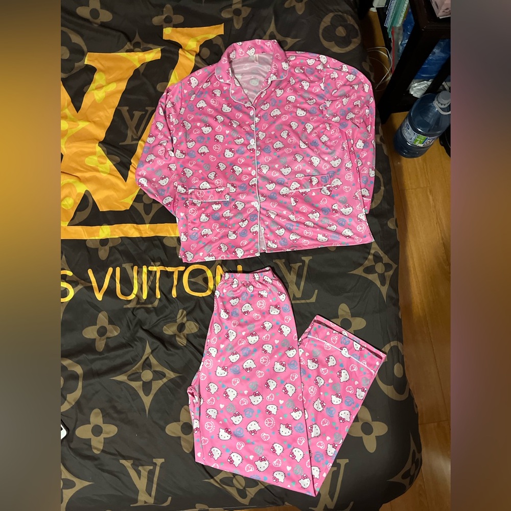 Hello Kitty PJ set ✌🏼☮️ - Picture 13 of 15